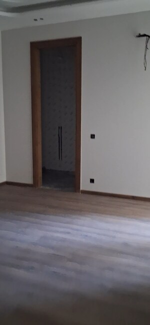 Room in 6+ BHK Villa at Risland Sky Mansion, Chattarpur – for Sale