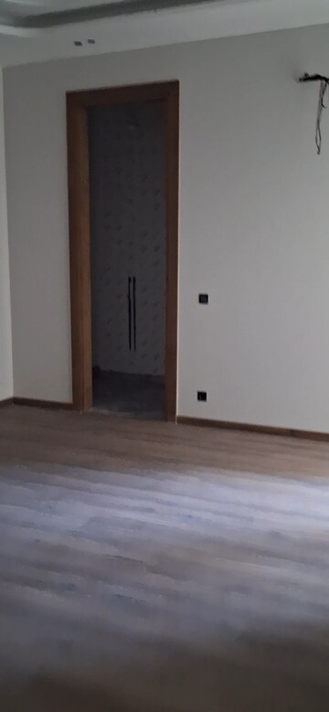 Room in 6+ BHK Villa at Risland Sky Mansion, Chattarpur – for Sale