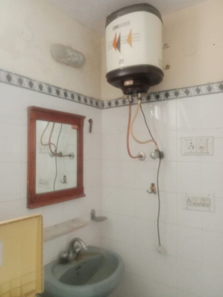 Bathroom, jawahar nagar 3 Bedroom 1800 Sq.Ft. Independent House In Jawahar Nagar Jaipur 9664345