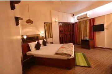 Room in 5 BHK Apartment at Dhantoli – for Rent