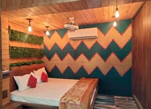 Bedroom in 5 BHK Apartment at Dhantoli – for Rent