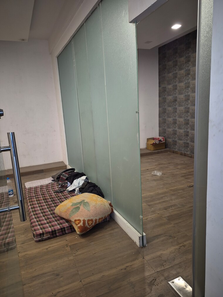 undefined, mayur vihar Commercial Office Space 650 Sq.Ft. In Mayur Vihar Delhi 9664369