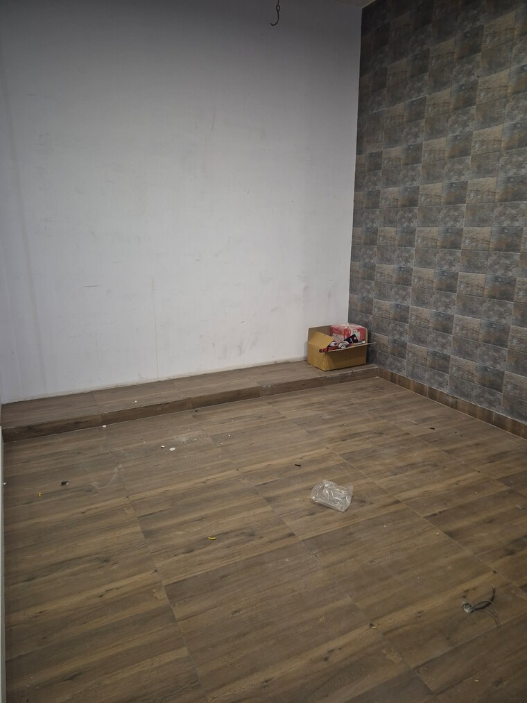 undefined, mayur vihar Commercial Office Space 650 Sq.Ft. In Mayur Vihar Delhi 9664369