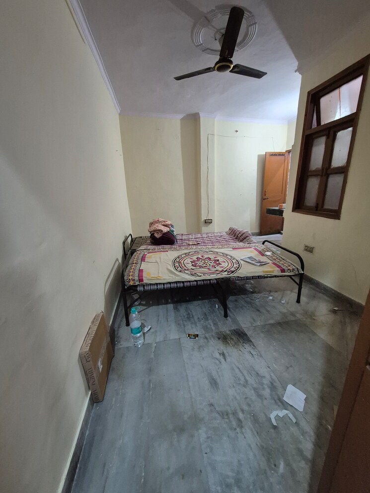 Room, mayur vihar 1 RK 210 Sq.Ft. Builder Floor In Mayur Vihar Delhi 9664425