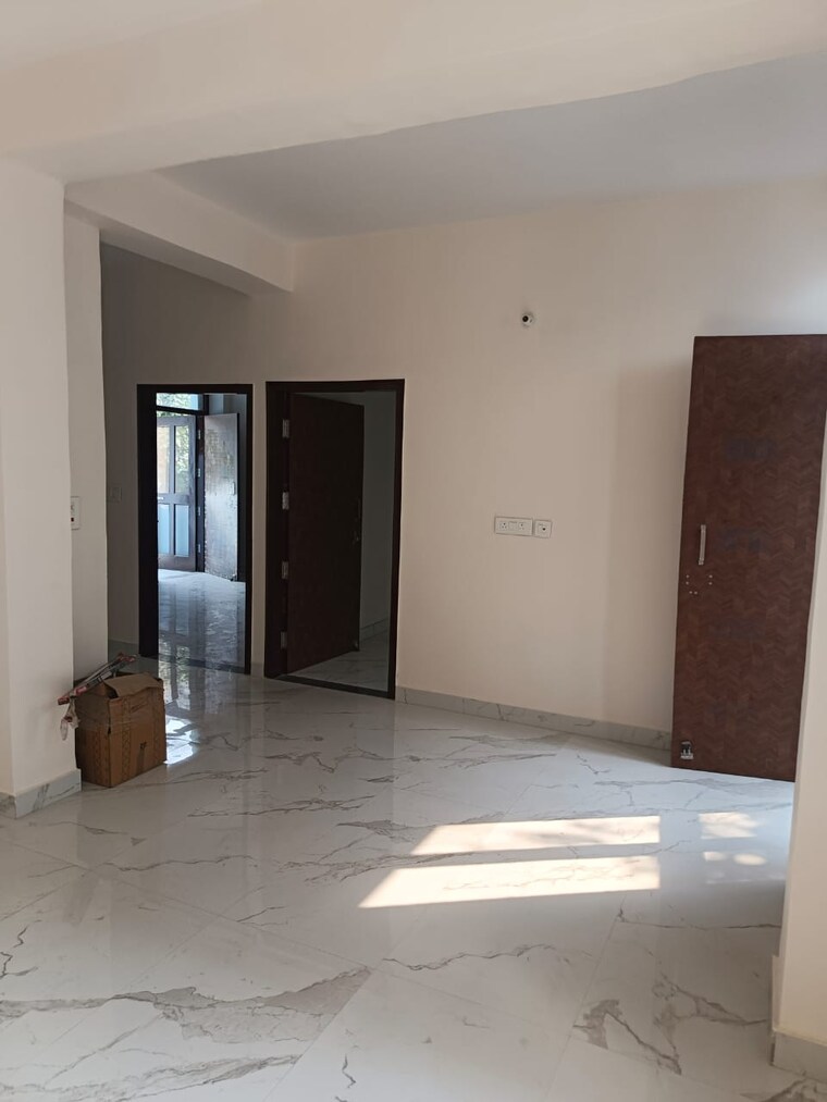 Room, rwa-apartments-sector-51 3 Bedroom 300 Sq.Mt. Villa In Sector 51 Noida 9664396