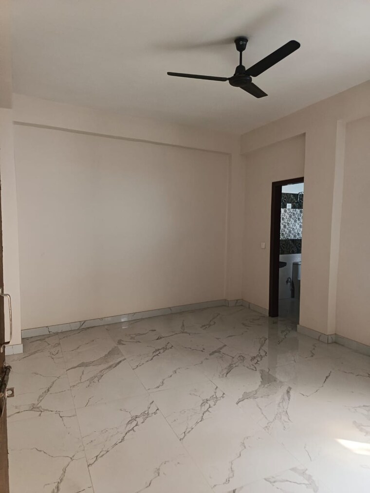 Room, rwa-apartments-sector-51 3 Bedroom 300 Sq.Mt. Villa In Sector 51 Noida 9664396
