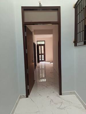 Building Lobby in 3 BHK Villa at RWA Apartments Sector 51, Sector 51 – for Rent
