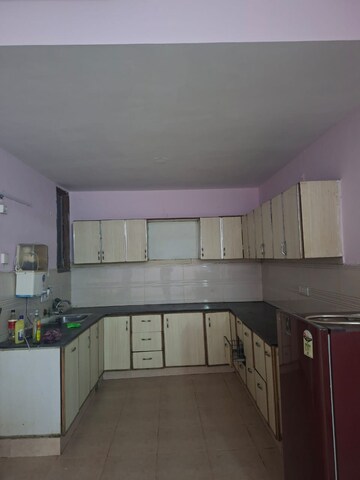 Kitchen in 3 BHK Builder Floor at Tulip Mall, Sector 46 – for Rent