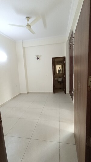Building Lobby in 3 BHK Apartment at Sunshine Helios, Sector 78 – for Rent