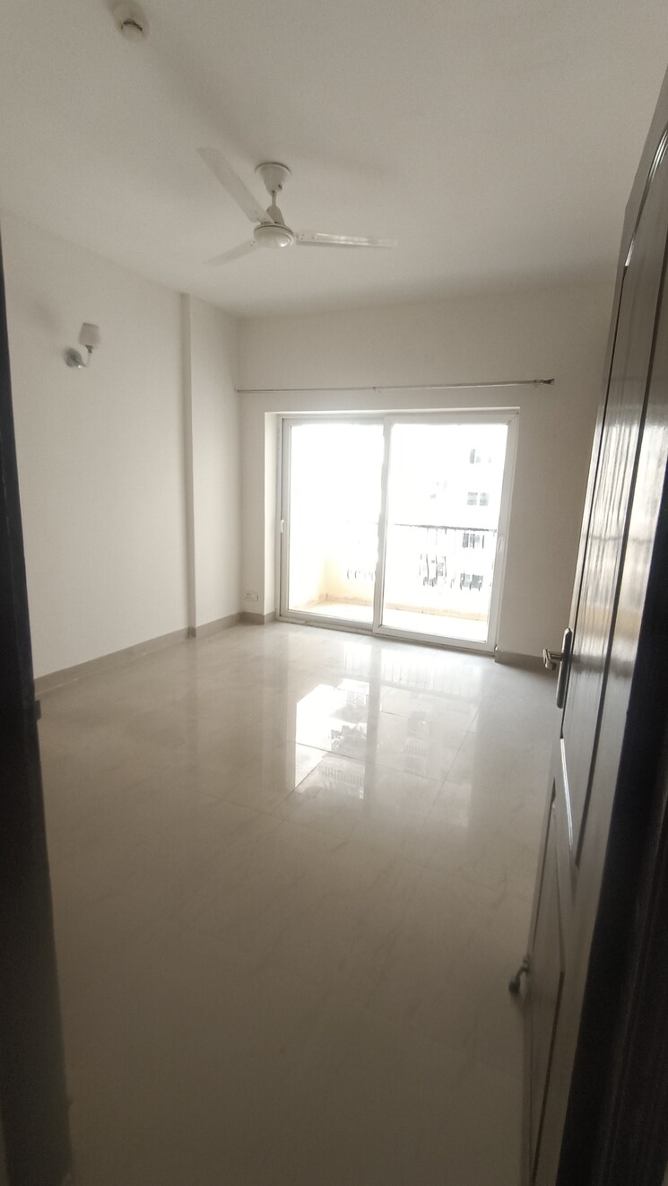 Room, nimbus-the-hyde-park 3 Bedroom 1320 Sq.Ft. Apartment In Sector 78 Noida 9664450