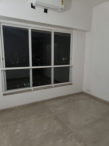 Room in 2 BHK Apartment at Kalpataru Radiance, Goregaon West – for Rent