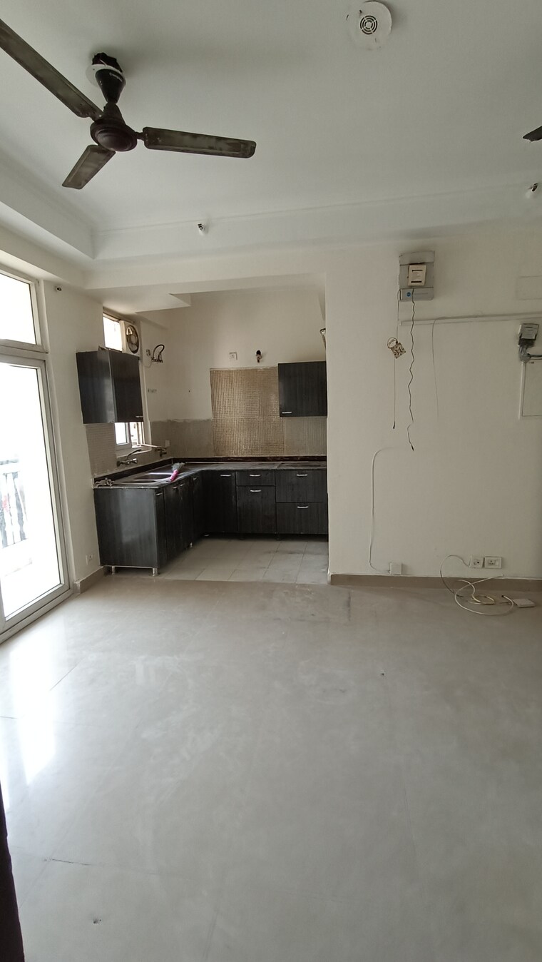 Kitchen, amrapali-princely-estate 2.5 Bedroom 1100 Sq.Ft. Apartment In Sector 76 Noida 9664494