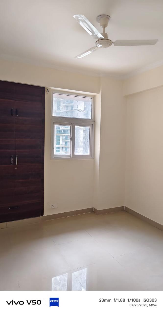 2.5 BHK + Study Room 1100 Sq.Ft. Apartment in Amrapali Princely Estate