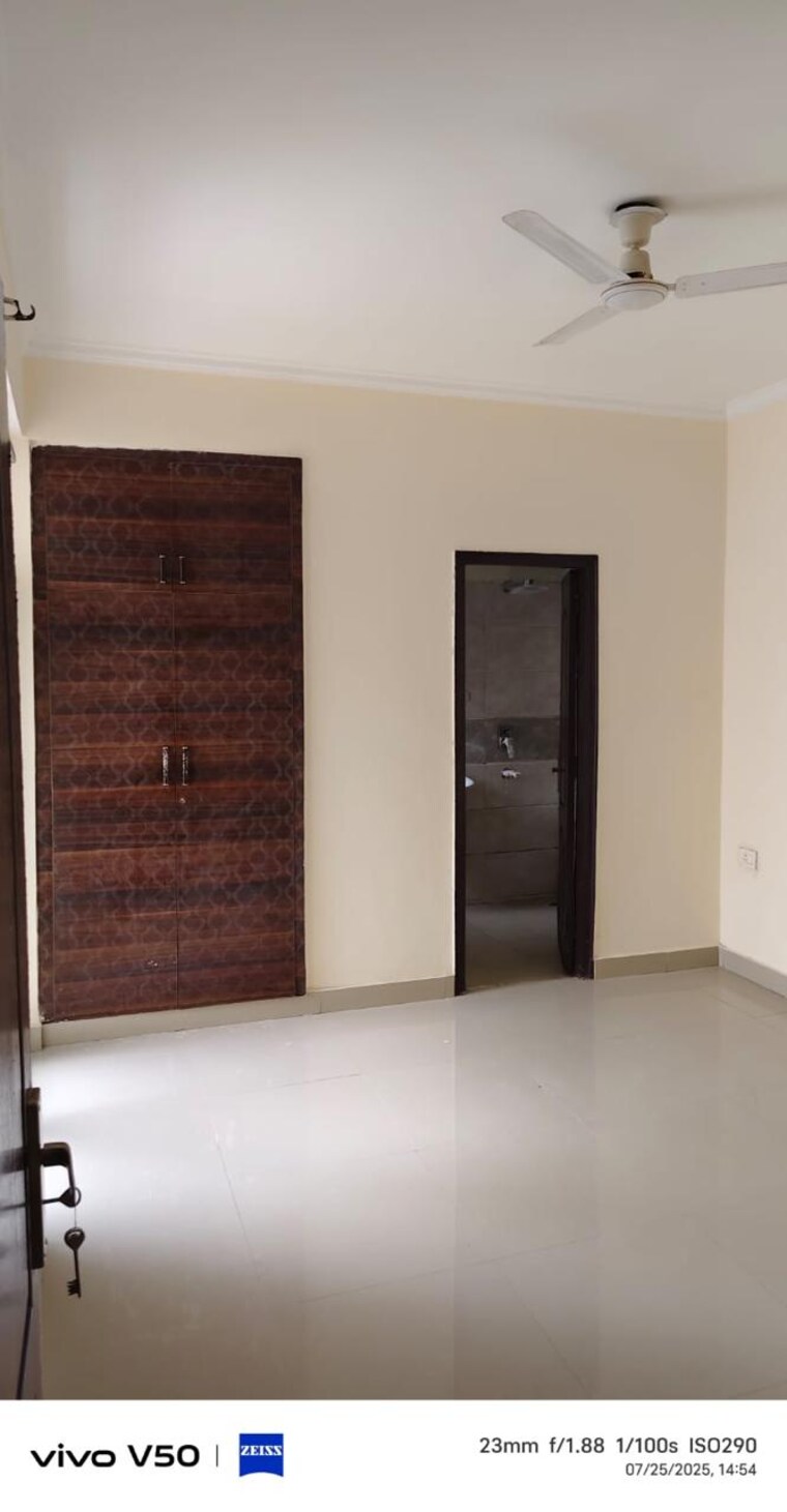 Room, amrapali-princely-estate 2.5 Bedroom 1100 Sq.Ft. Apartment In Sector 76 Noida 9664502