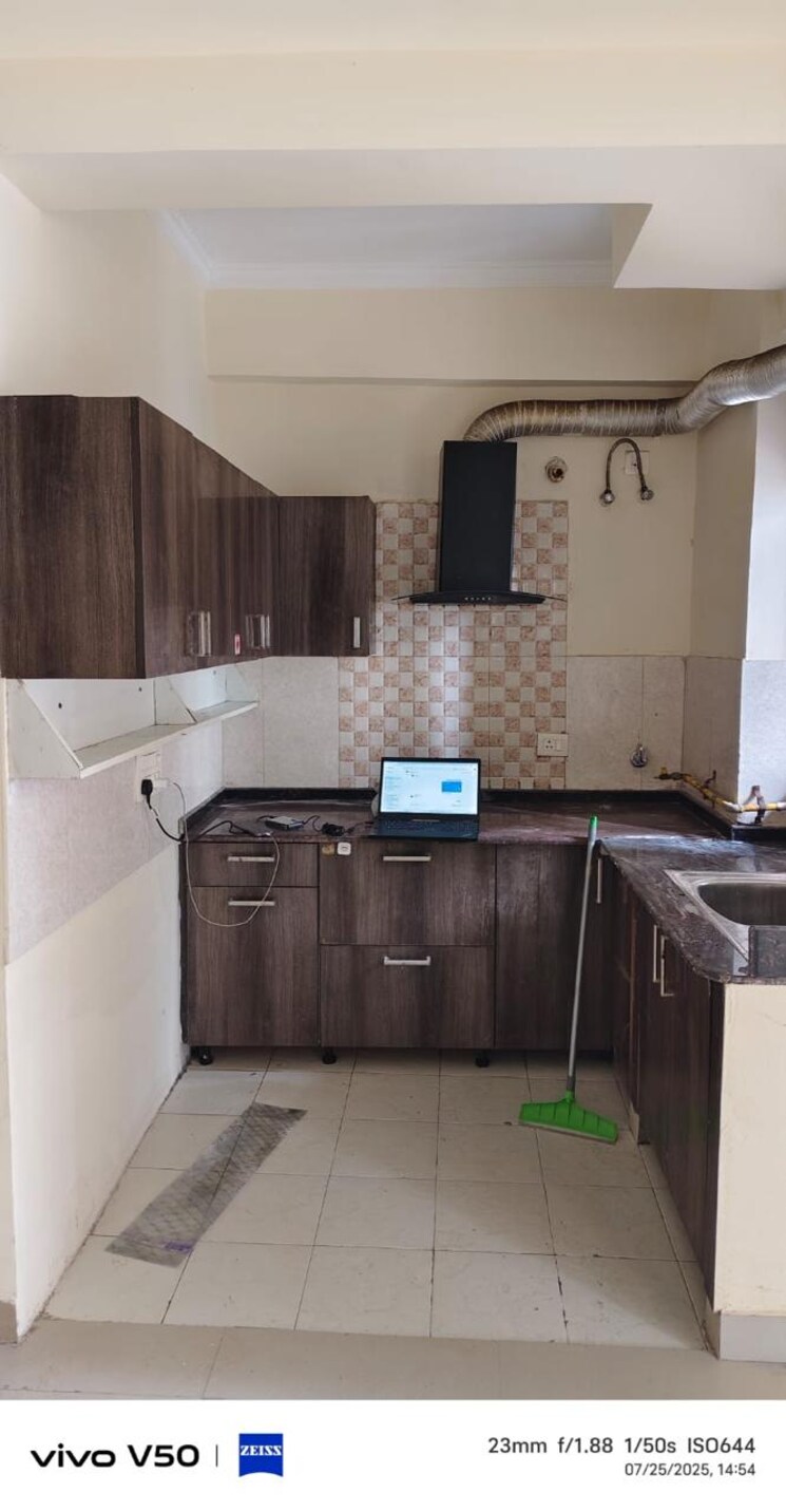 Kitchen, amrapali-princely-estate 2.5 Bedroom 1100 Sq.Ft. Apartment In Sector 76 Noida 9664502