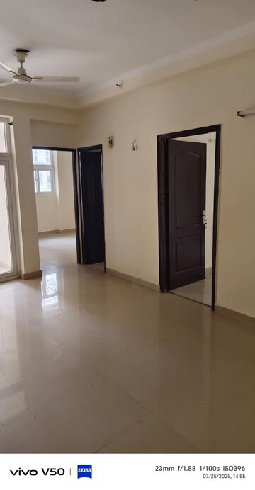 Room in 2.5 BHK Apartment at Amrapali Princely Estate, Sector 76 – for Rent