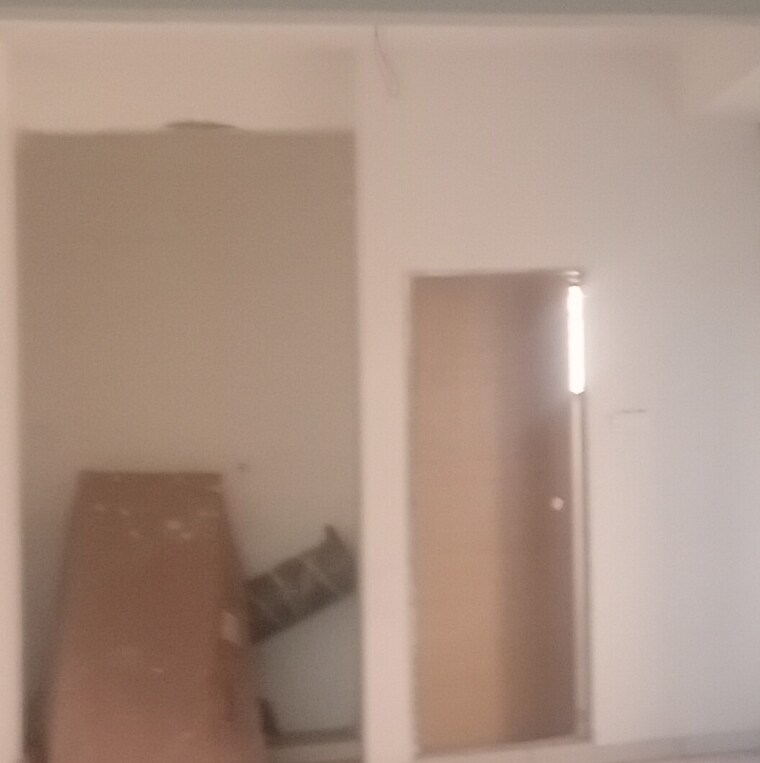 Room, manjalpur Commercial Office Space 5500 Sq.Ft. In Manjalpur Vadodara 9664503