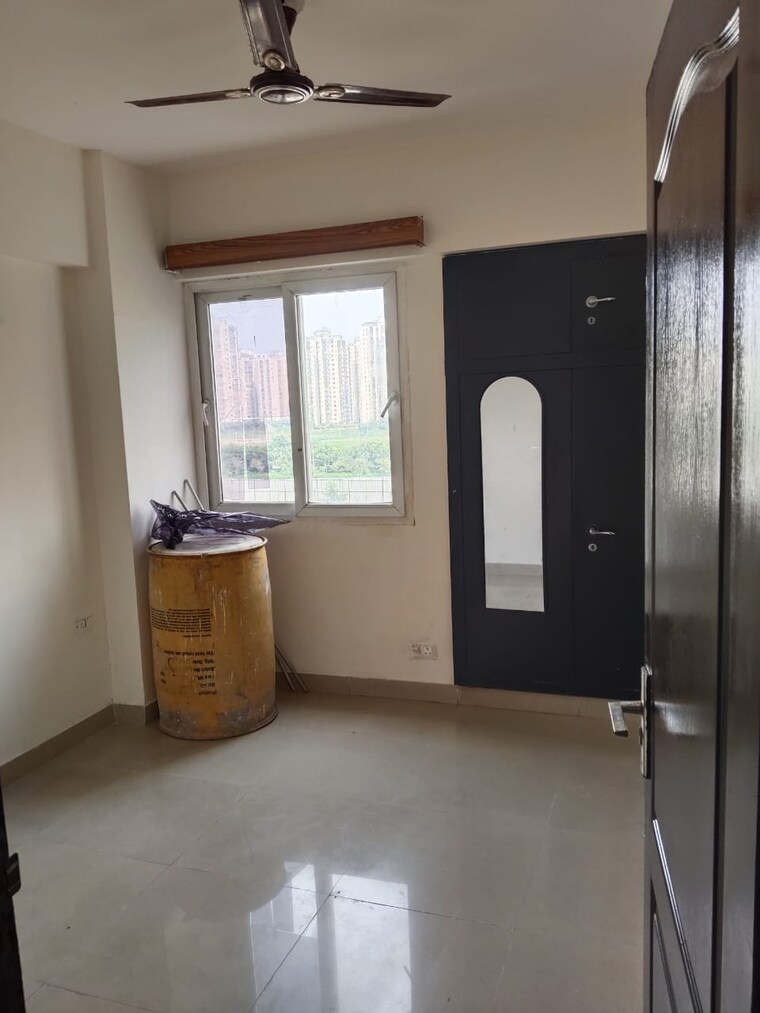 Room, sethi-max-royal 2 Bedroom 895 Sq.Ft. Apartment In Sector 76 Noida 9664513