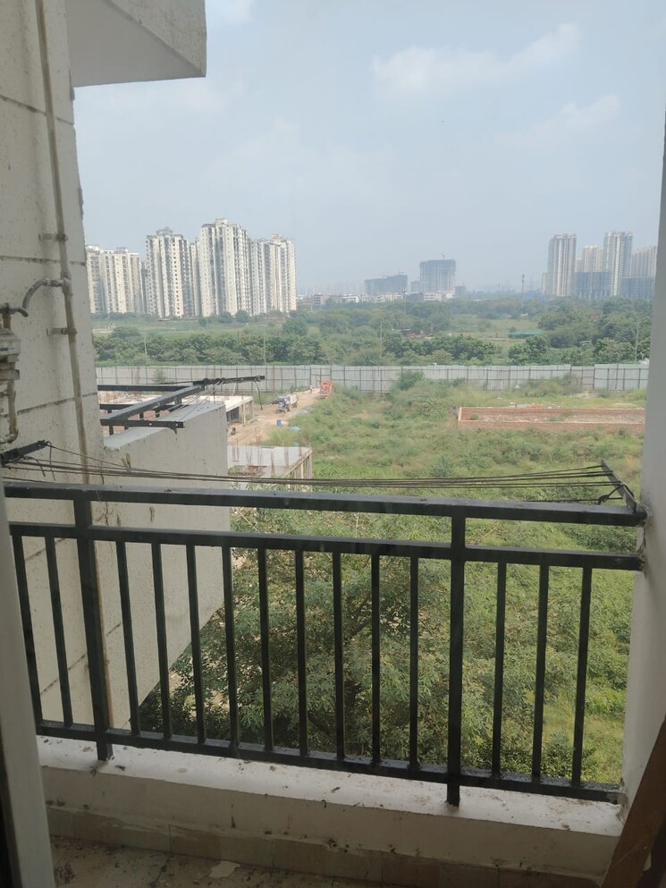 Balcony, sethi-max-royal 2 Bedroom 895 Sq.Ft. Apartment In Sector 76 Noida 9664513