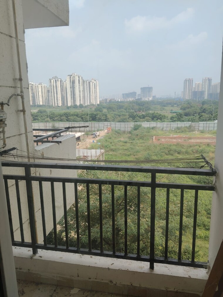 Balcony, sethi-max-royal 2 Bedroom 895 Sq.Ft. Apartment In Sector 76 Noida 9664513