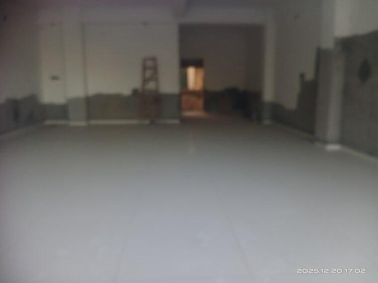 Room, manjalpur Commercial Office Space 5500 Sq.Ft. In Manjalpur Vadodara 9664503