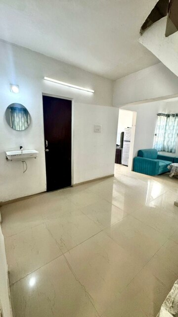 Room in 2 BHK Builder Floor at Thaltej – for Rent