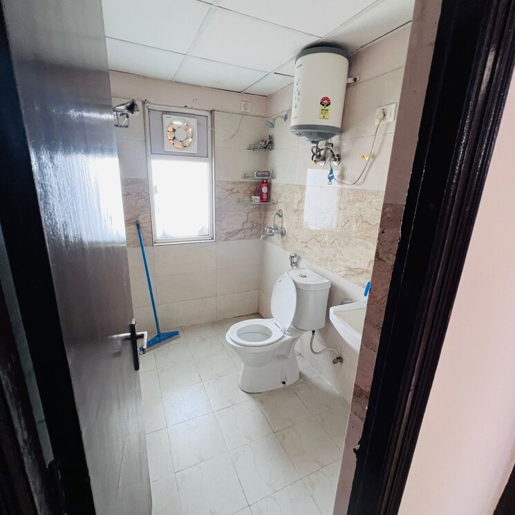 Bathroom, amrapali-golf-homes 3 Bedroom 1425 Sq.Ft. Apartment In Haibatpur Greater Noida 9664548