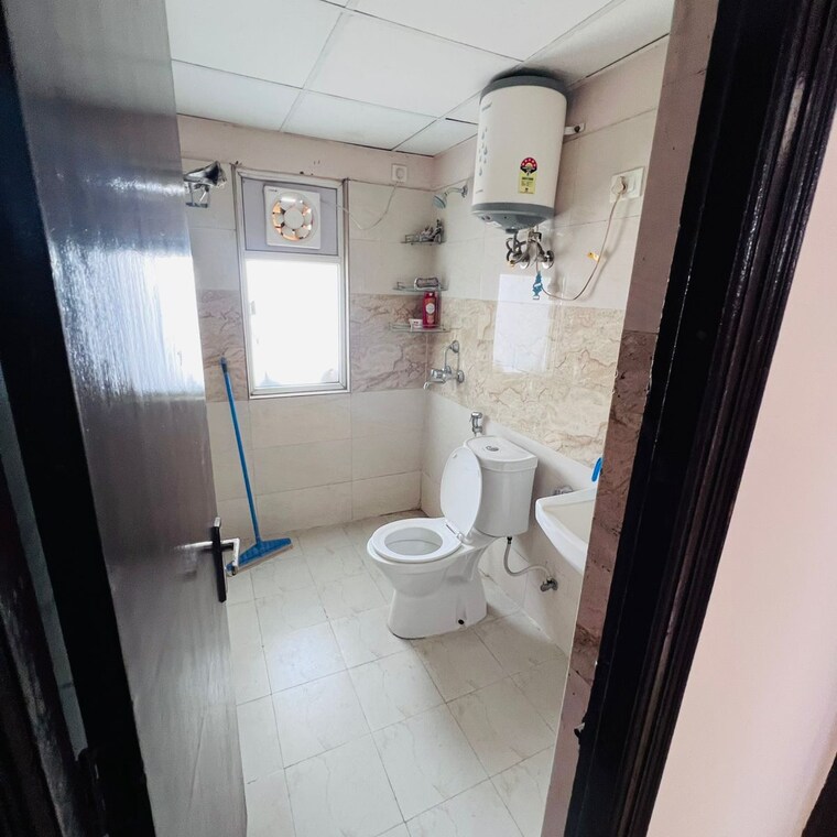 Bathroom, amrapali-golf-homes 3 Bedroom 1425 Sq.Ft. Apartment In Haibatpur Greater Noida 9664548