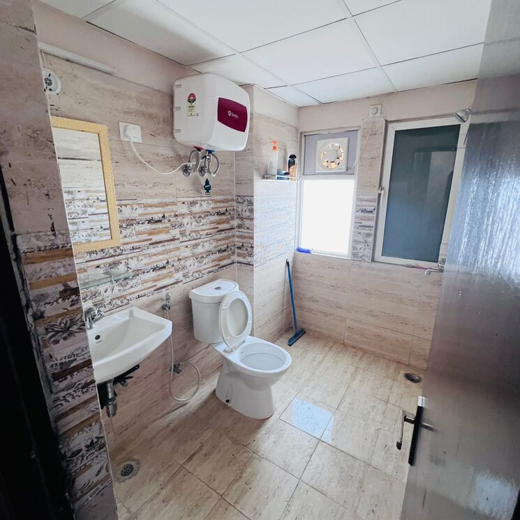 Bathroom, amrapali-golf-homes 3 Bedroom 1425 Sq.Ft. Apartment In Haibatpur Greater Noida 9664548