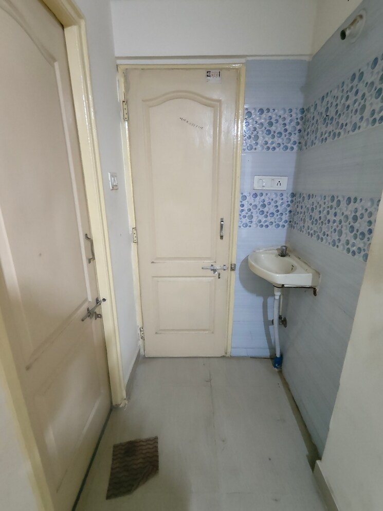 Bathroom, tukaram nagar 1 Bedroom 600 Sq.Ft. Apartment In Tukaram Nagar Pune 9664563