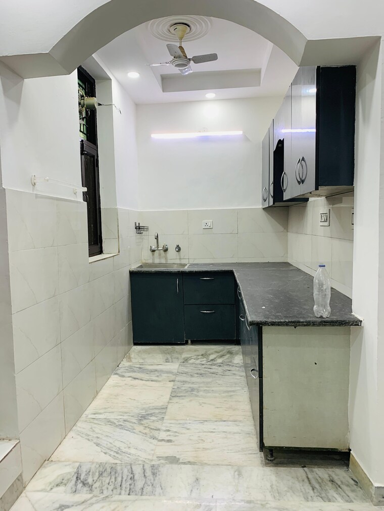 Kitchen, green fields colony 3 Bedroom 200 Sq.Yd. Builder Floor In Green Fields Colony Faridabad 9664596