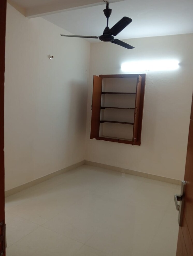 Room, greater kailash i 3 Bedroom 1800 Sq.Ft. Builder Floor In Greater Kailash I Delhi 9664607