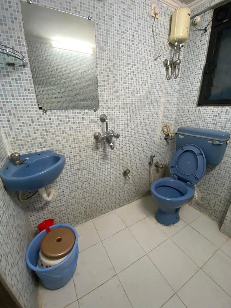 Bathroom, goregaon east Pg For Boys & Girls In Goregaon East 9664610