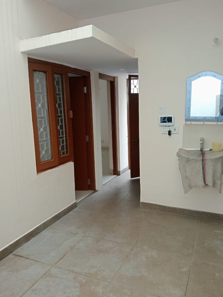 Room, lajpat nagar ii 2 Bedroom 900 Sq.Ft. Builder Floor In Lajpat Nagar ii Delhi 9664623