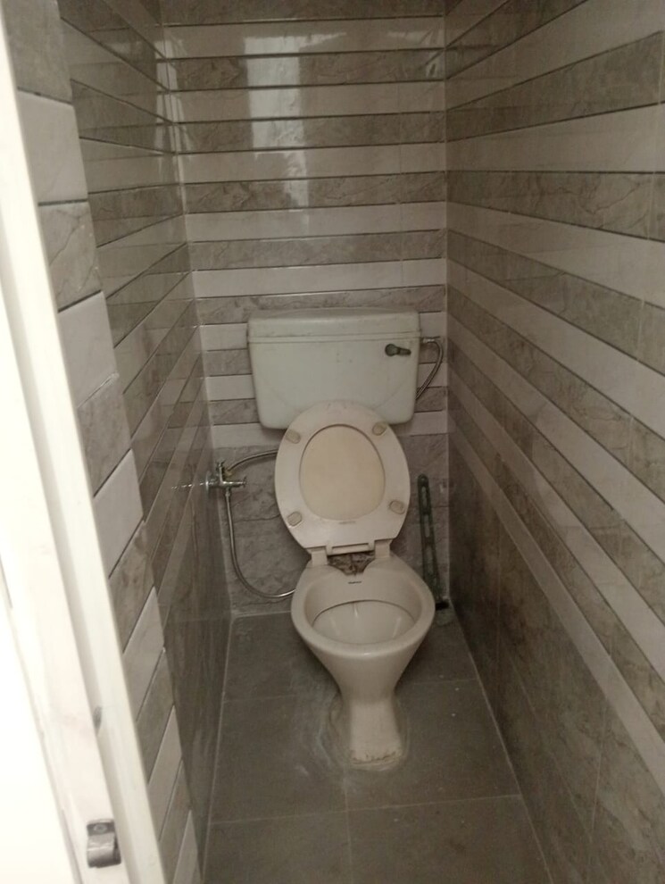 Bathroom, lajpat nagar ii 2 Bedroom 900 Sq.Ft. Builder Floor In Lajpat Nagar ii Delhi 9664623