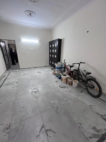 Room in 2 BHK Builder Floor at Janakpuri – for Rent