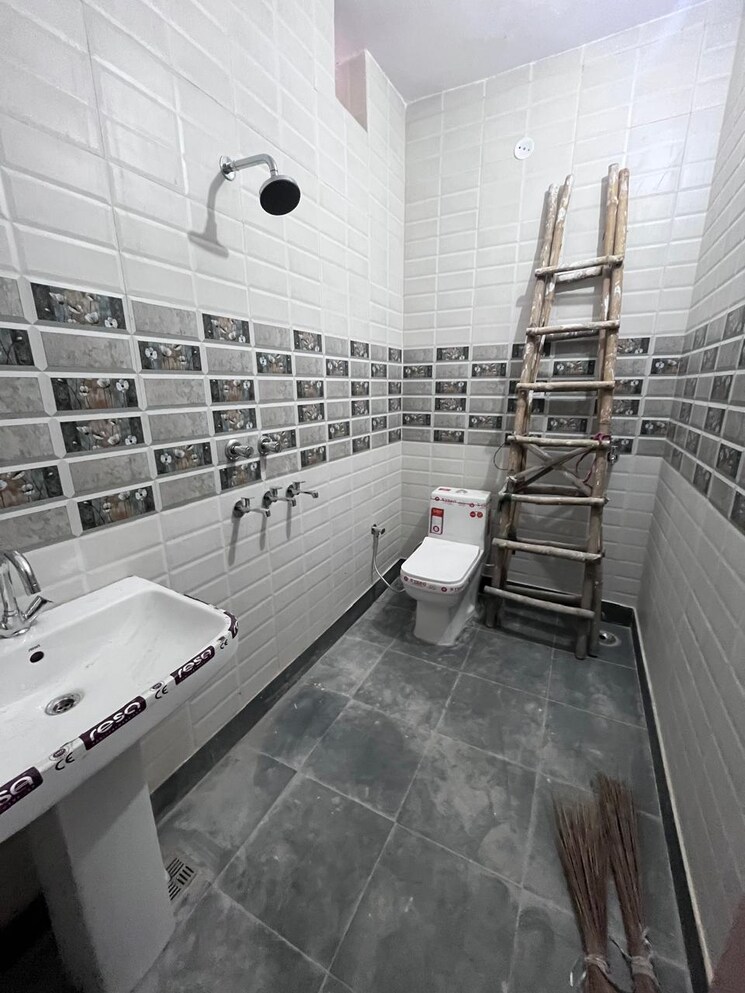 Balcony, janakpuri 2 Bedroom 1200 Sq.Ft. Builder Floor In Janakpuri Delhi 9664627