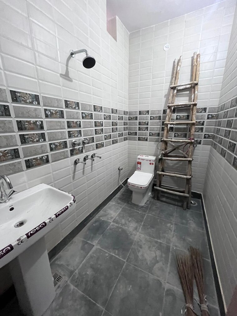 Balcony, janakpuri 2 Bedroom 1200 Sq.Ft. Builder Floor In Janakpuri Delhi 9664627