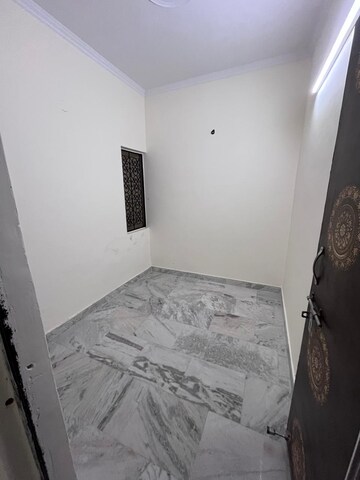 Room in 2 BHK Builder Floor at Janakpuri – for Rent