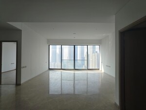 Room in 4 BHK Apartment at Rustomjee Crown, Prabhadevi – for Rent