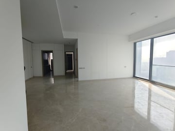 Room in 4 BHK Apartment at Rustomjee Crown, Prabhadevi – for Rent