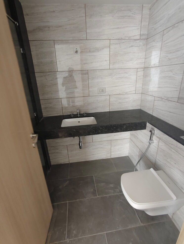 Bathroom, rustomjee-crown 4 Bedroom 2132 Sq.Ft. Apartment In Prabhadevi Mumbai 9664636