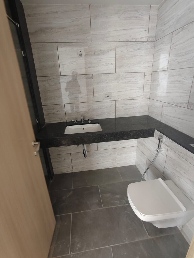 Bathroom, rustomjee-crown 4 Bedroom 2132 Sq.Ft. Apartment In Prabhadevi Mumbai 9664636