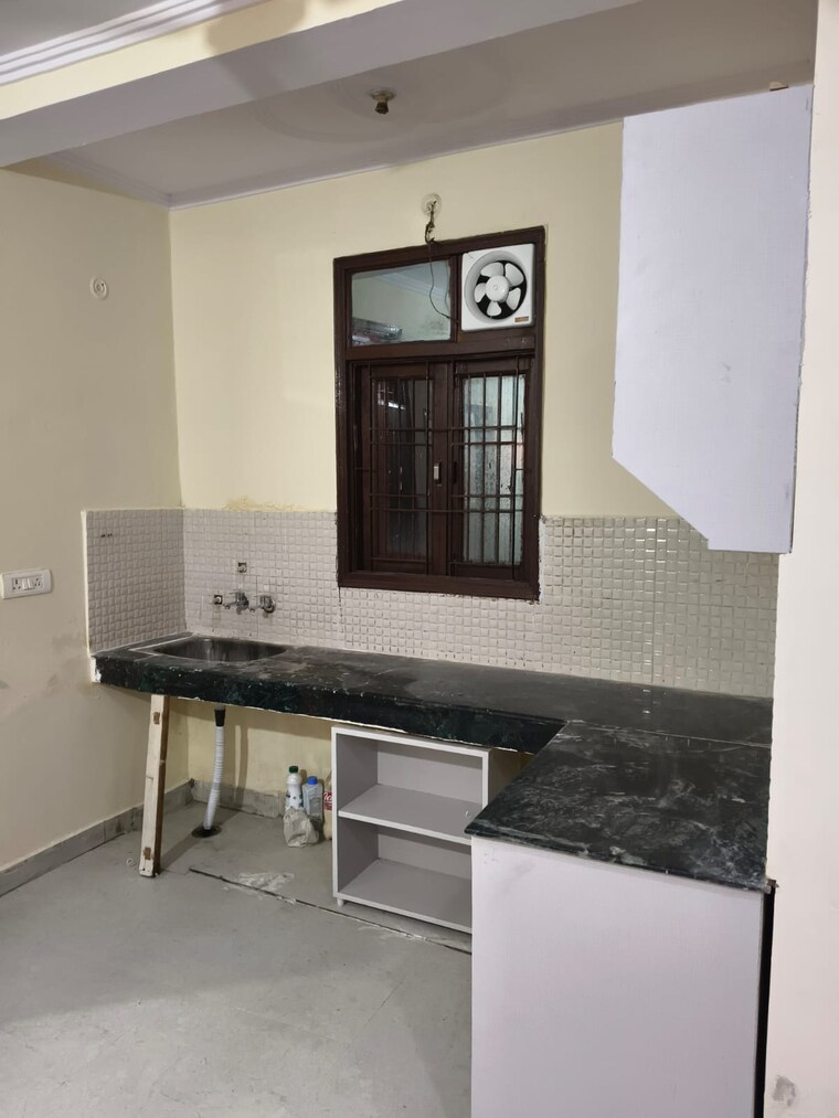 Kitchen, new ashok nagar 2.5 Bedroom 700 Sq.Ft. Builder Floor In New Ashok Nagar Delhi 9664705