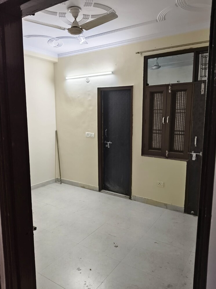 Room, new ashok nagar 2.5 Bedroom 700 Sq.Ft. Builder Floor In New Ashok Nagar Delhi 9664705