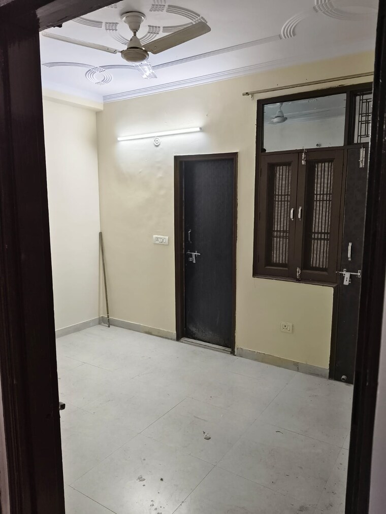 Room, new ashok nagar 2.5 Bedroom 700 Sq.Ft. Builder Floor In New Ashok Nagar Delhi 9664705
