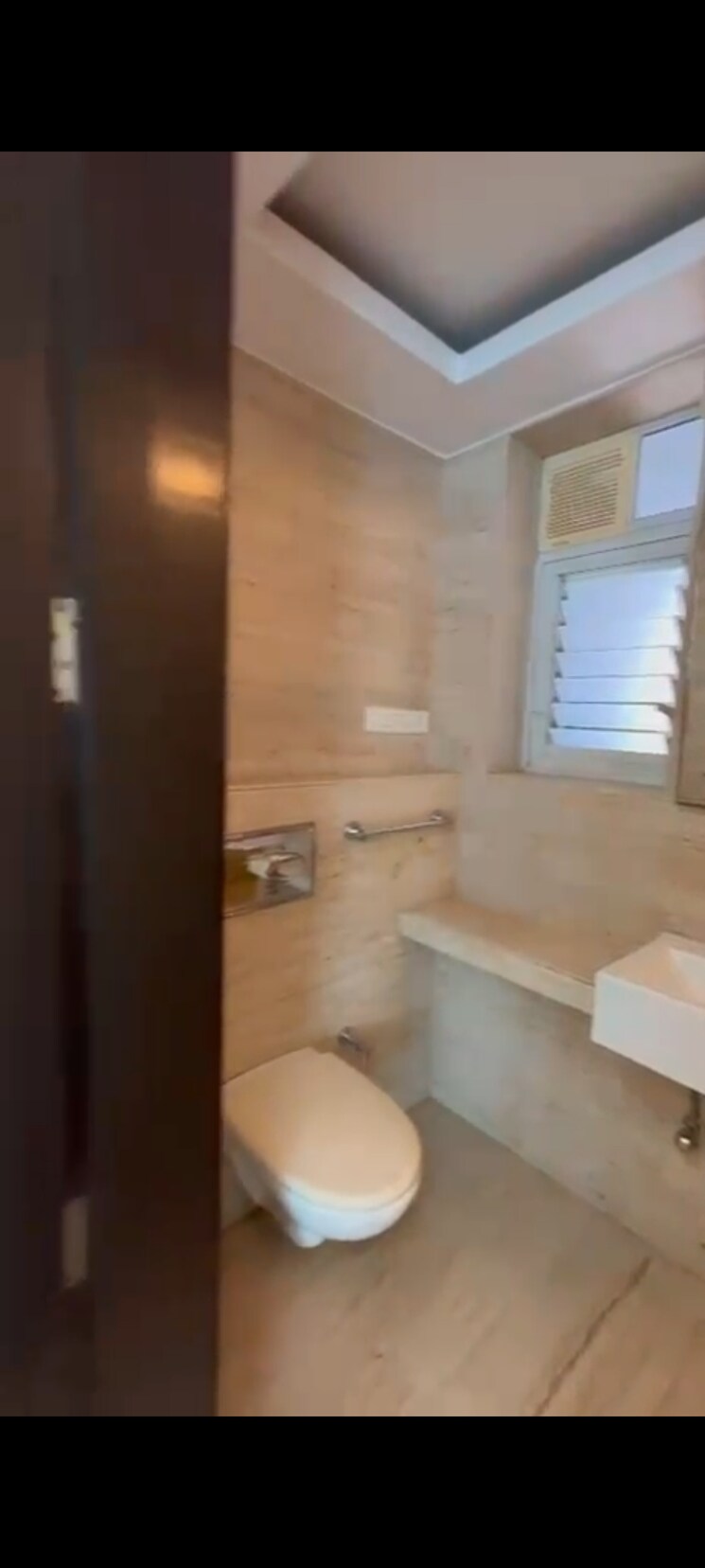 Bathroom, raheja-atlantis 4 Bedroom 1950 Sq.Ft. Apartment In Lower Parel Mumbai 9664706