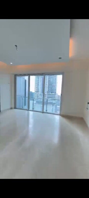 Room in 4 BHK Apartment at Raheja Atlantis, Lower Parel – for Rent