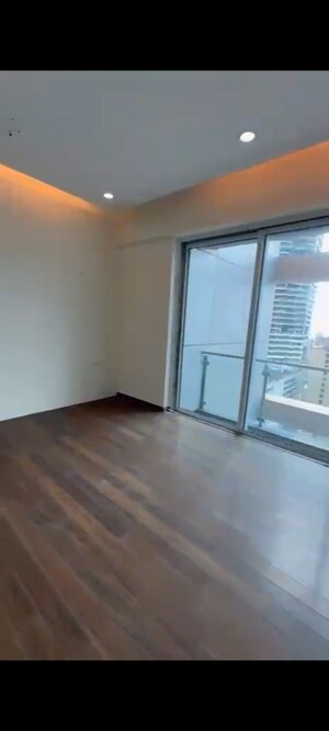 Room in 4 BHK Apartment at Raheja Atlantis, Lower Parel – for Rent