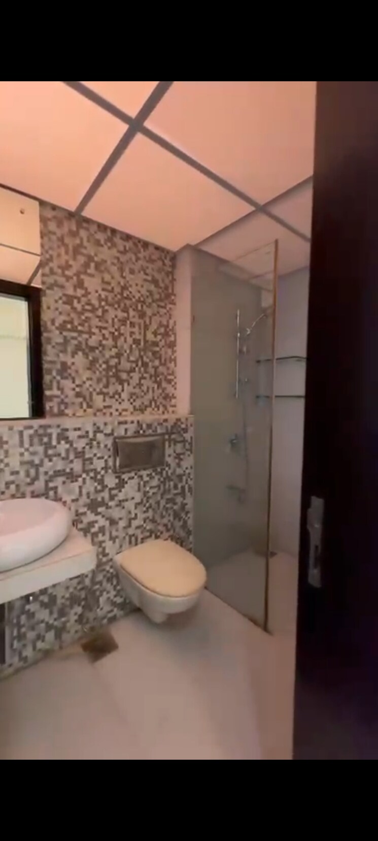 Bathroom, raheja-atlantis 4 Bedroom 1950 Sq.Ft. Apartment In Lower Parel Mumbai 9664706